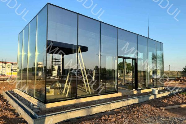 Быстровозводимое здание АЗС с панорамным остеклением вид 7 процесс сборки артикул 600150