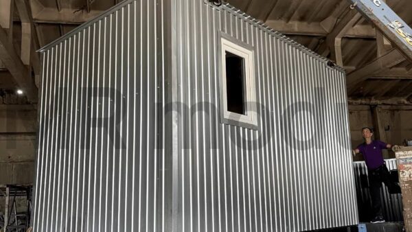 Бытовка- вагончик для проживания 4х2,4м